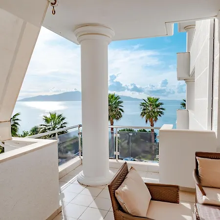 דירה Azure Vista Apartment-white סרנדה