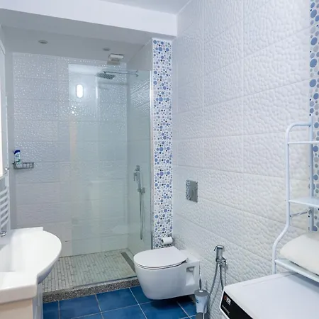 Azure Vista Apartment-white סרנדה