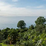 Azure Vista Apartment-white