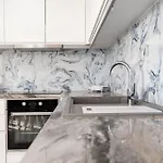 Azure Vista Apartment-white Apartament *