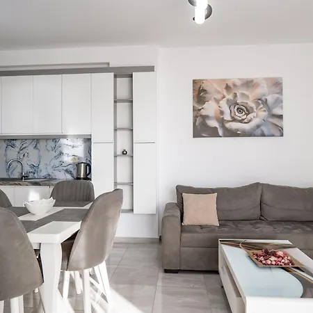 Azure Vista Apartment-white Saranda