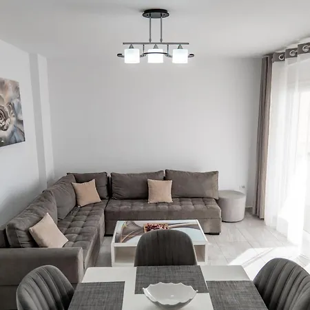 Azure Vista Apartment-white * Sarandë