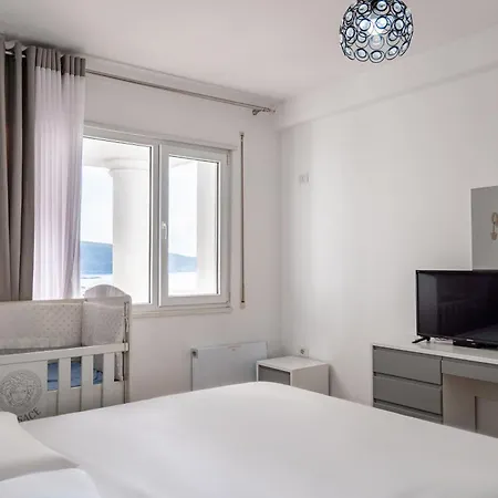 Apartamento Azure Vista Apartment-white