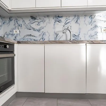 Azure Vista Apartment-white