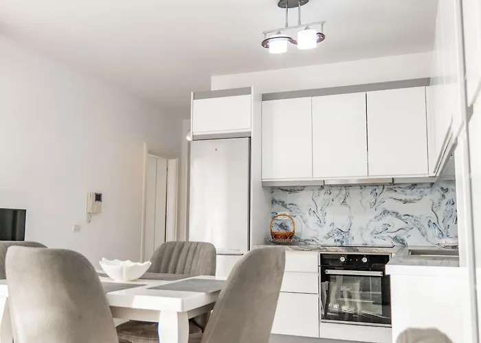 Azure Vista Apartment-white Saranda