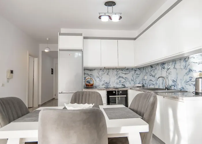 Azure Vista Apartment-white Saranda